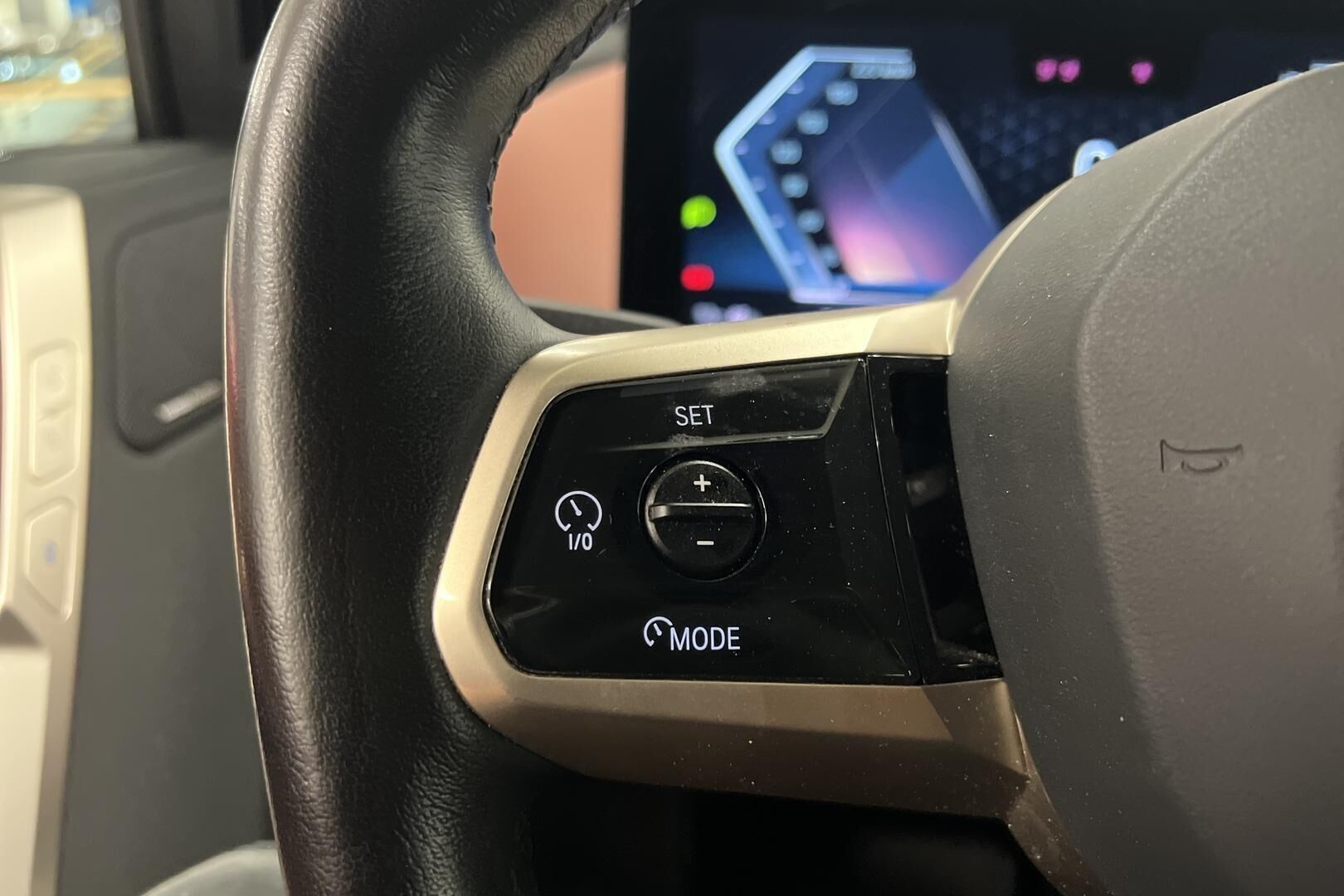 BMW iX iso kuva 18