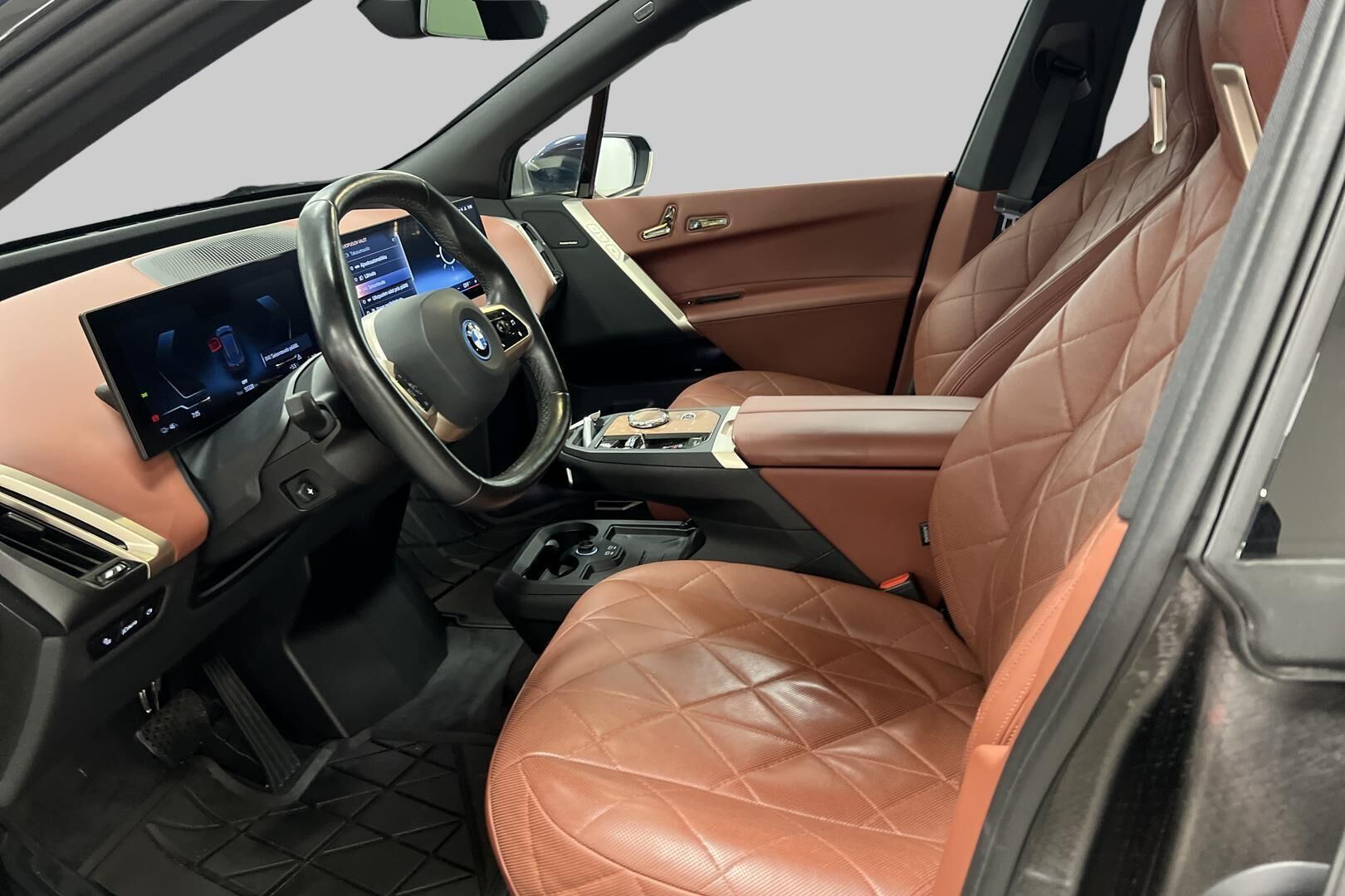 BMW iX iso kuva 8