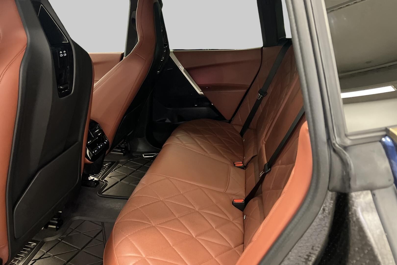 BMW iX iso kuva 9