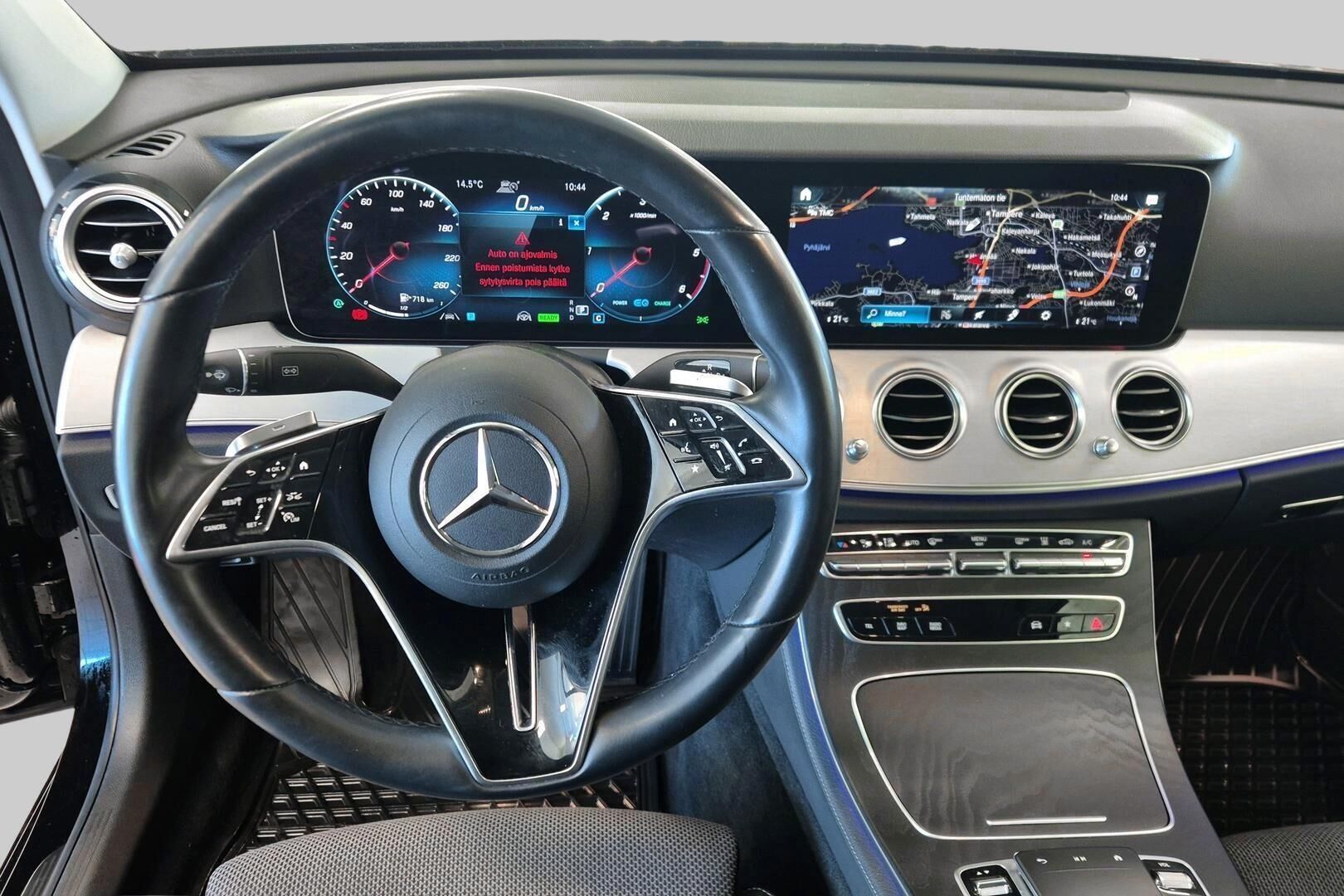 Mercedes-Benz E iso kuva 11
