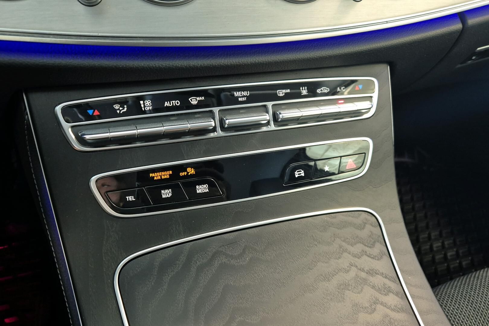 Mercedes-Benz E iso kuva 16