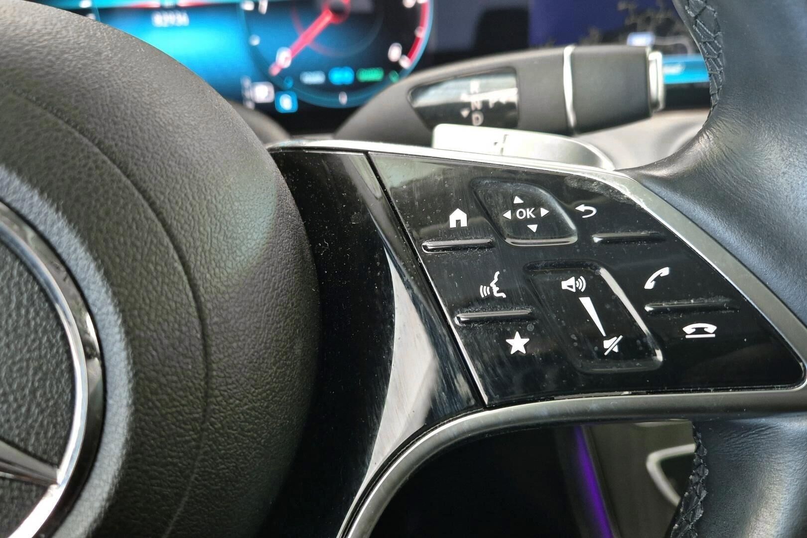 Mercedes-Benz E iso kuva 18