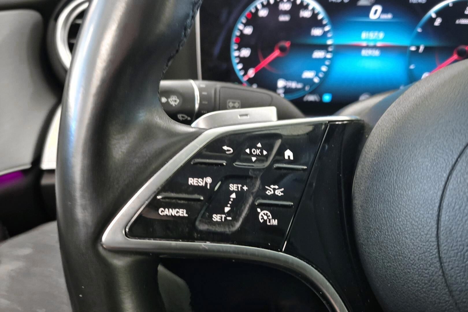 Mercedes-Benz E iso kuva 19