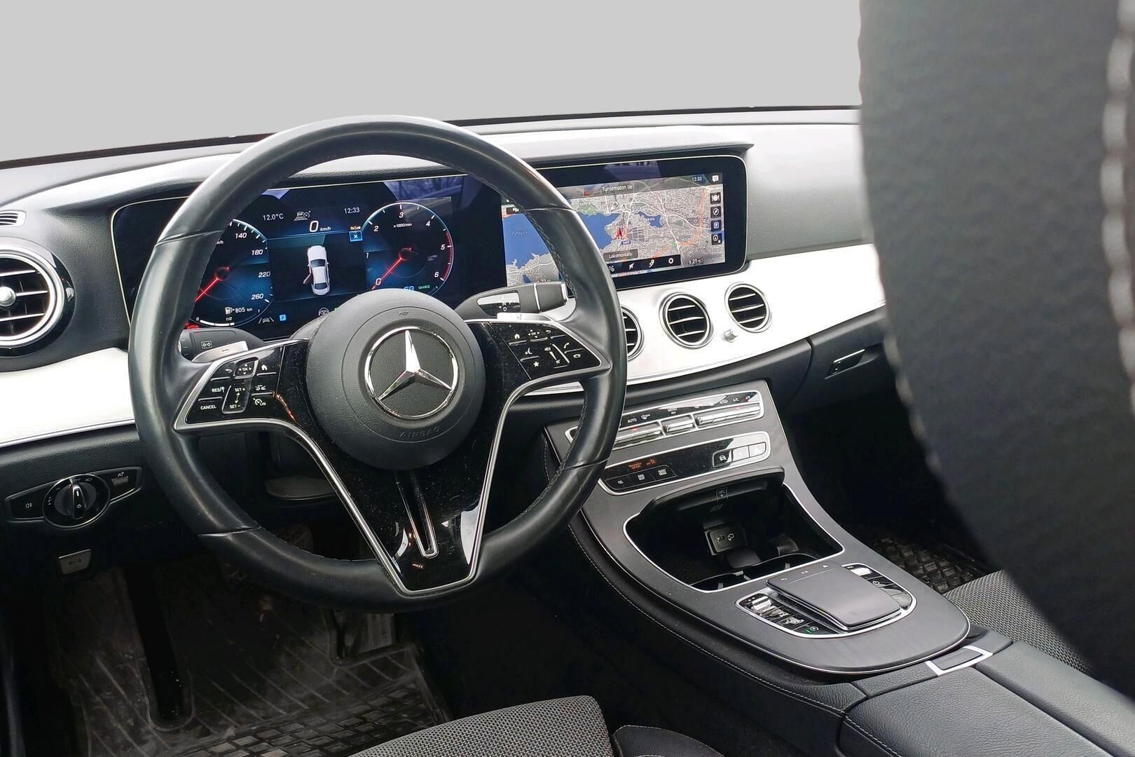 Mercedes-Benz E iso kuva 2
