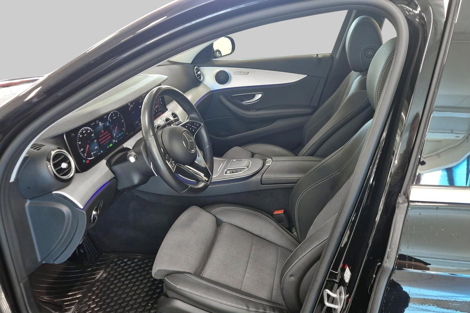 Mercedes-Benz E iso kuva 9
