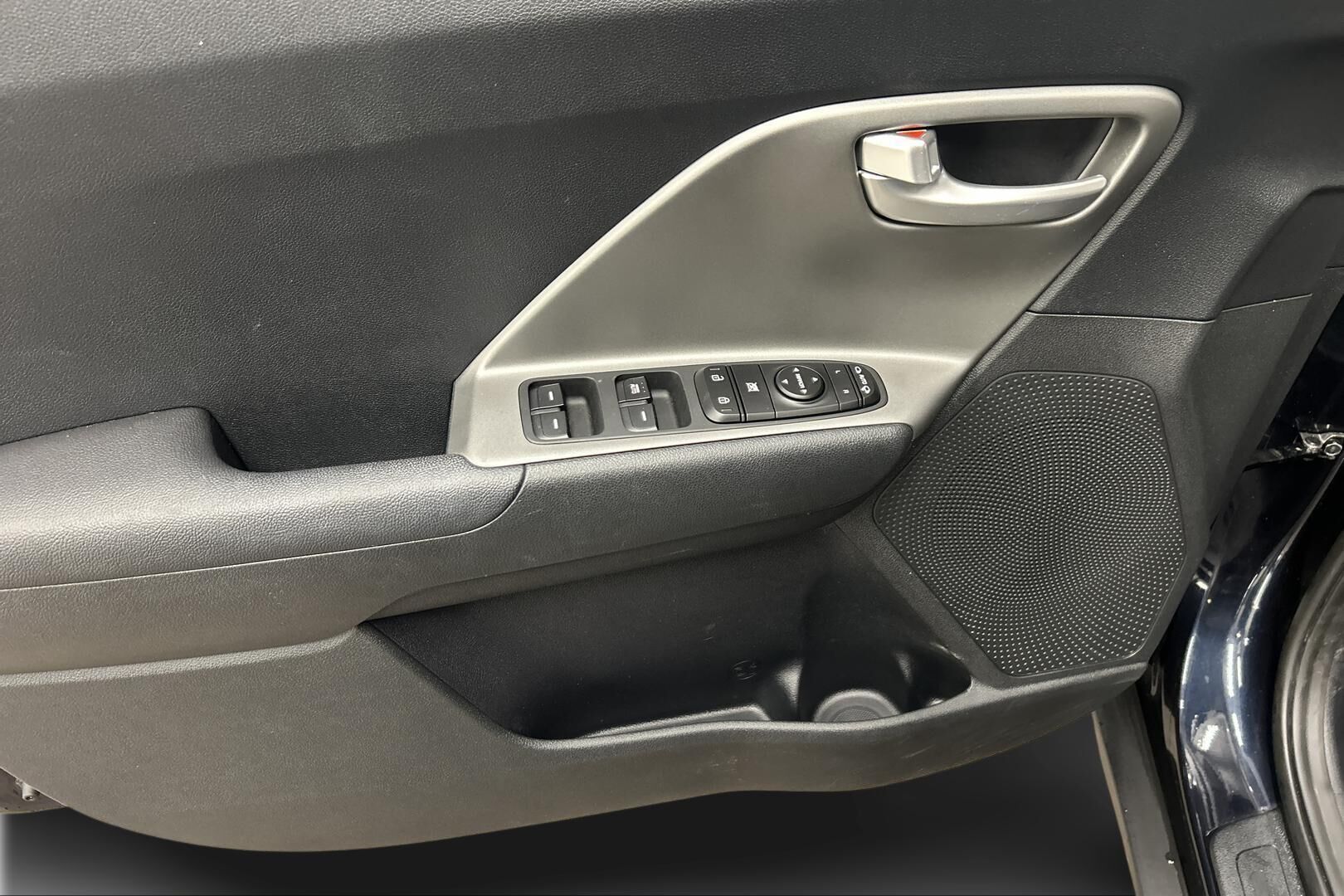 Kia Niro iso kuva 14