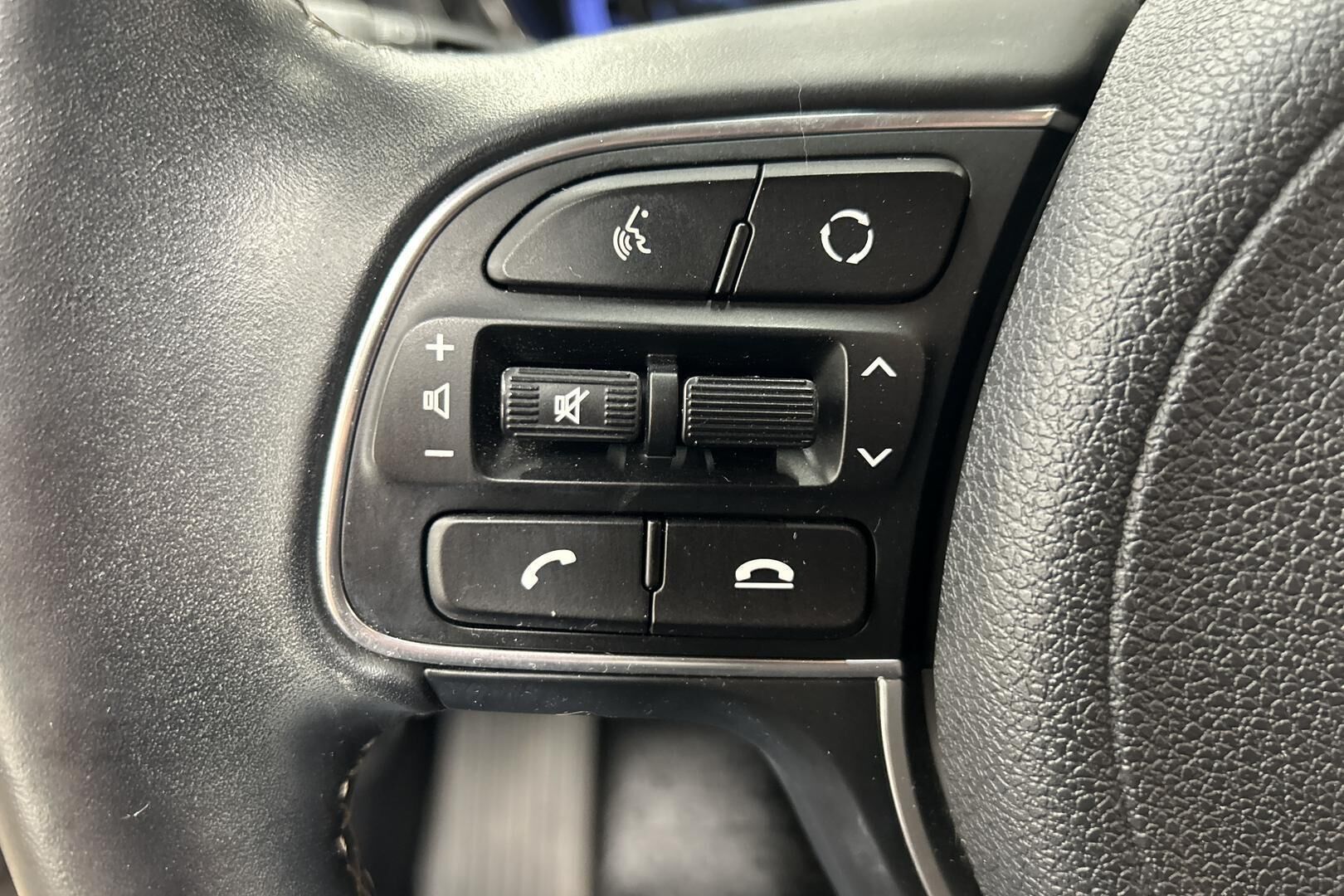 Kia Niro iso kuva 15