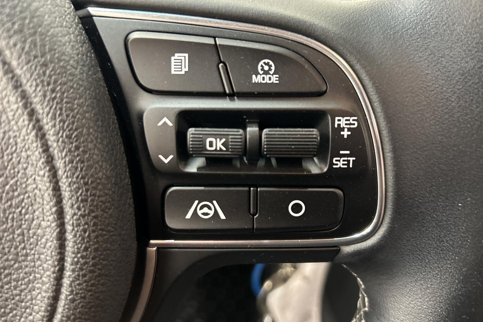 Kia Niro iso kuva 16