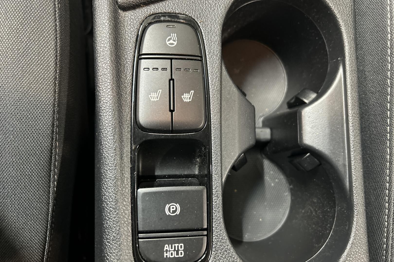 Kia Niro iso kuva 23