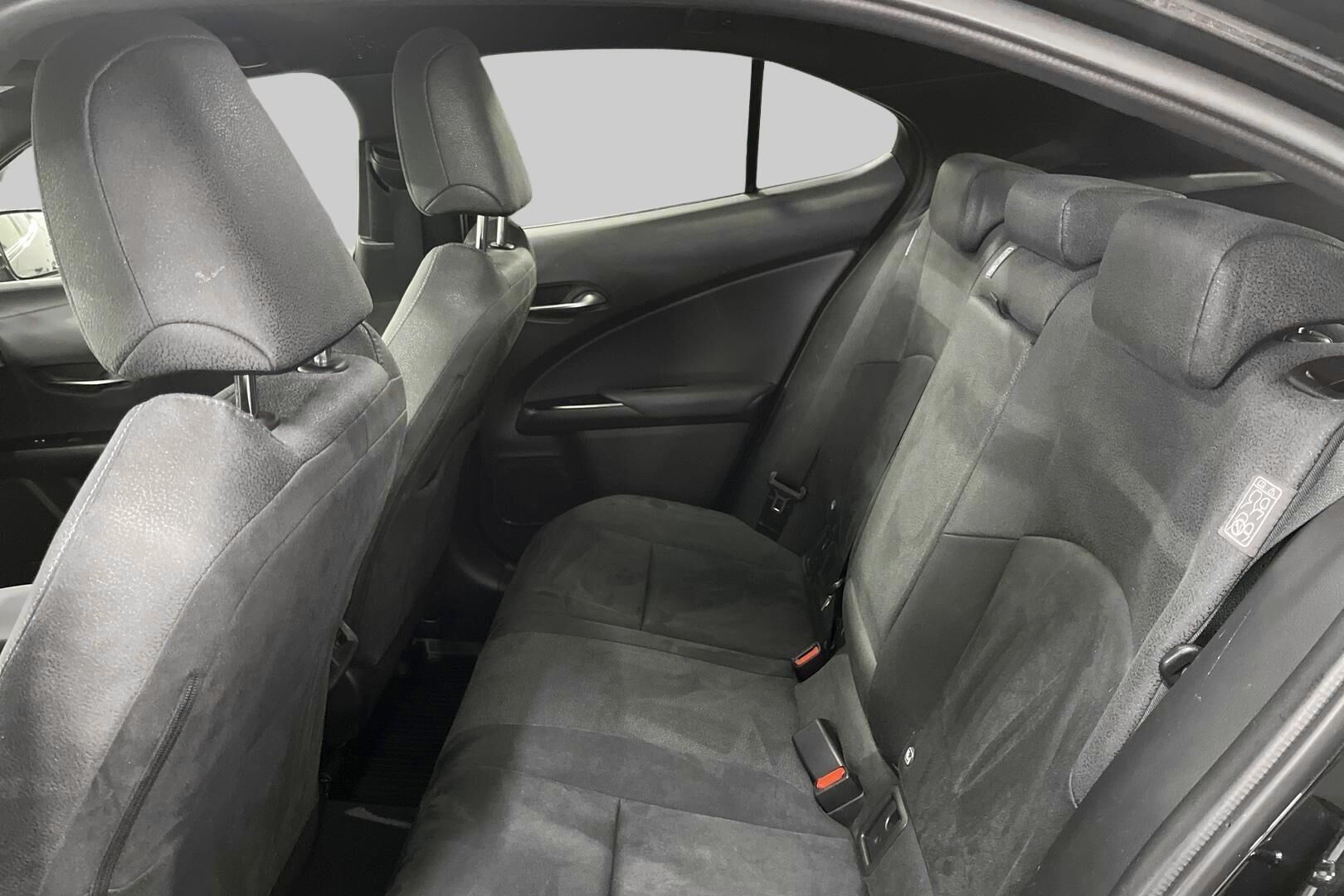 Lexus UX iso kuva 10