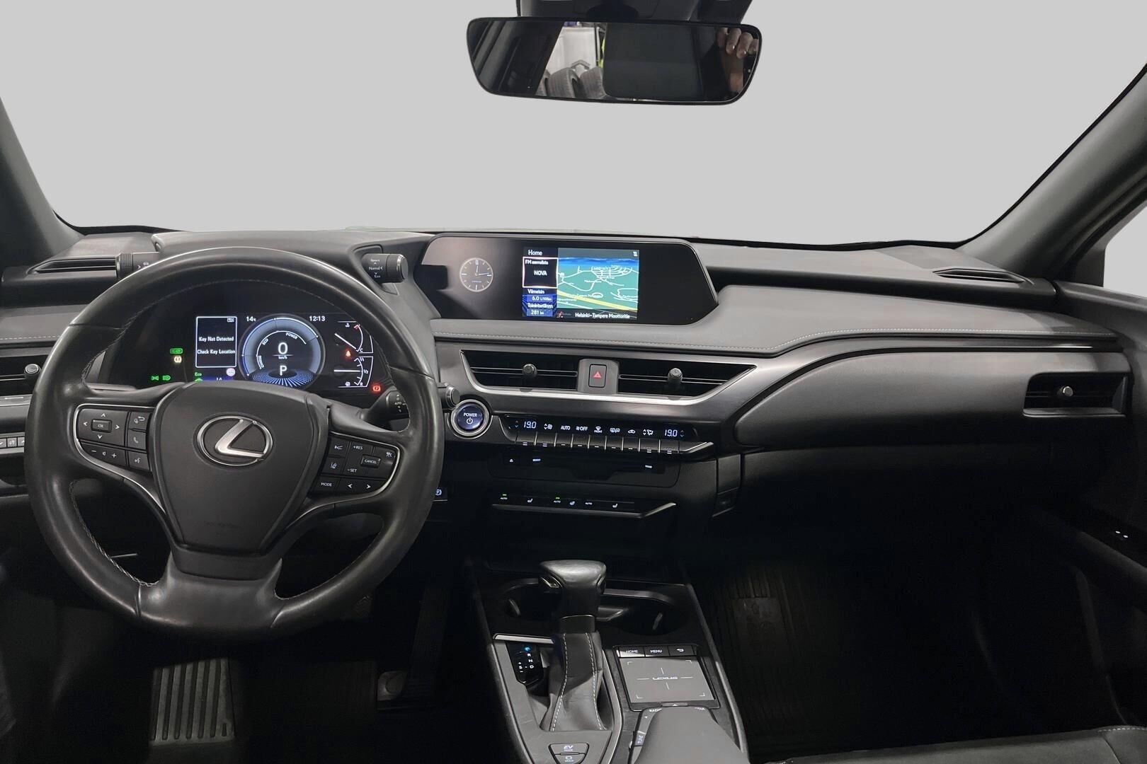 Lexus UX iso kuva 11
