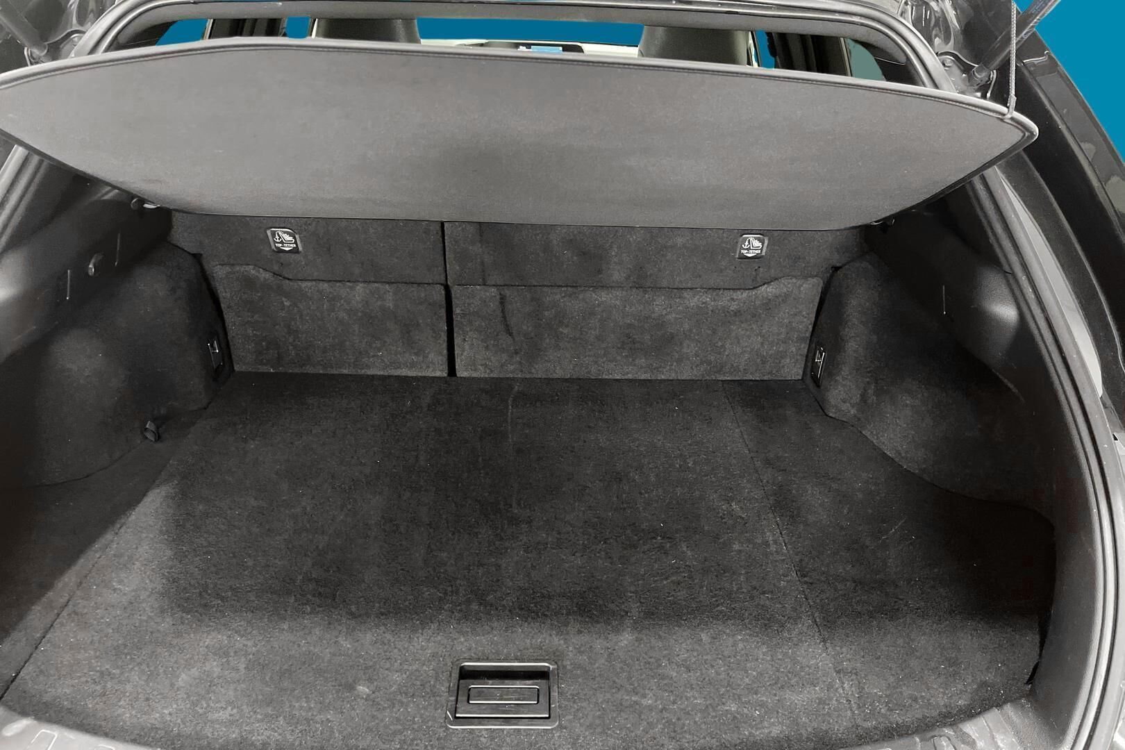 Lexus UX iso kuva 12