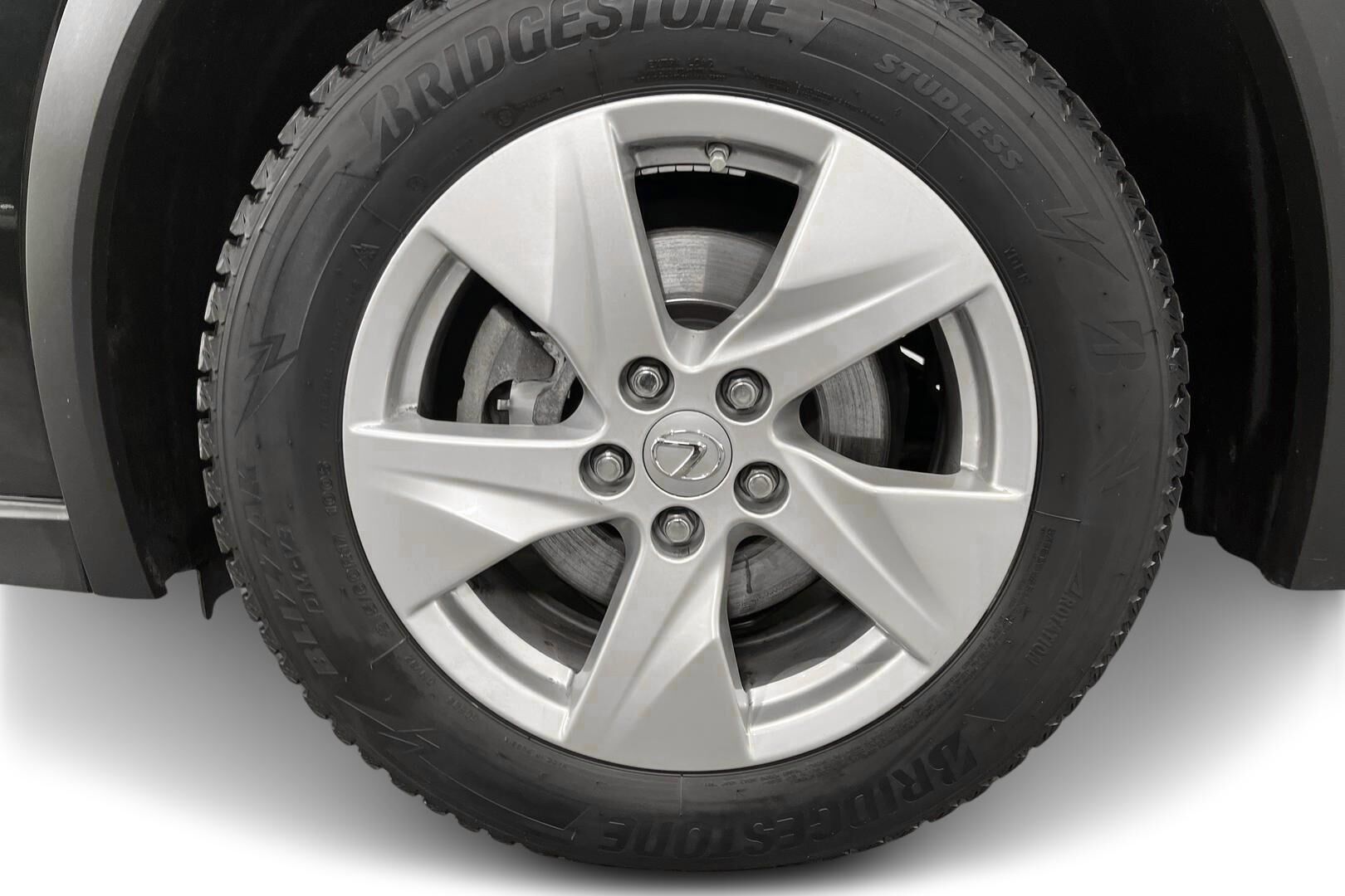 Lexus UX iso kuva 13