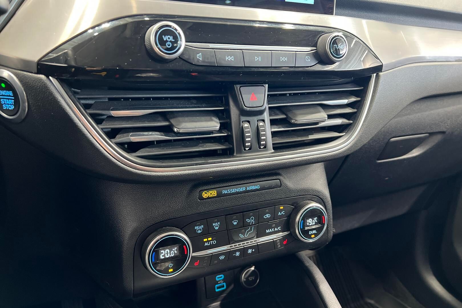 Ford Kuga iso kuva 17