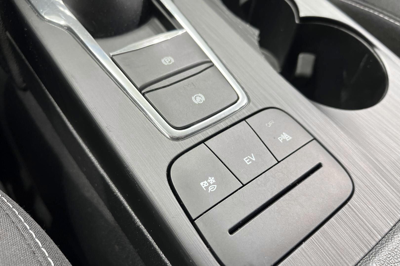 Ford Kuga iso kuva 19