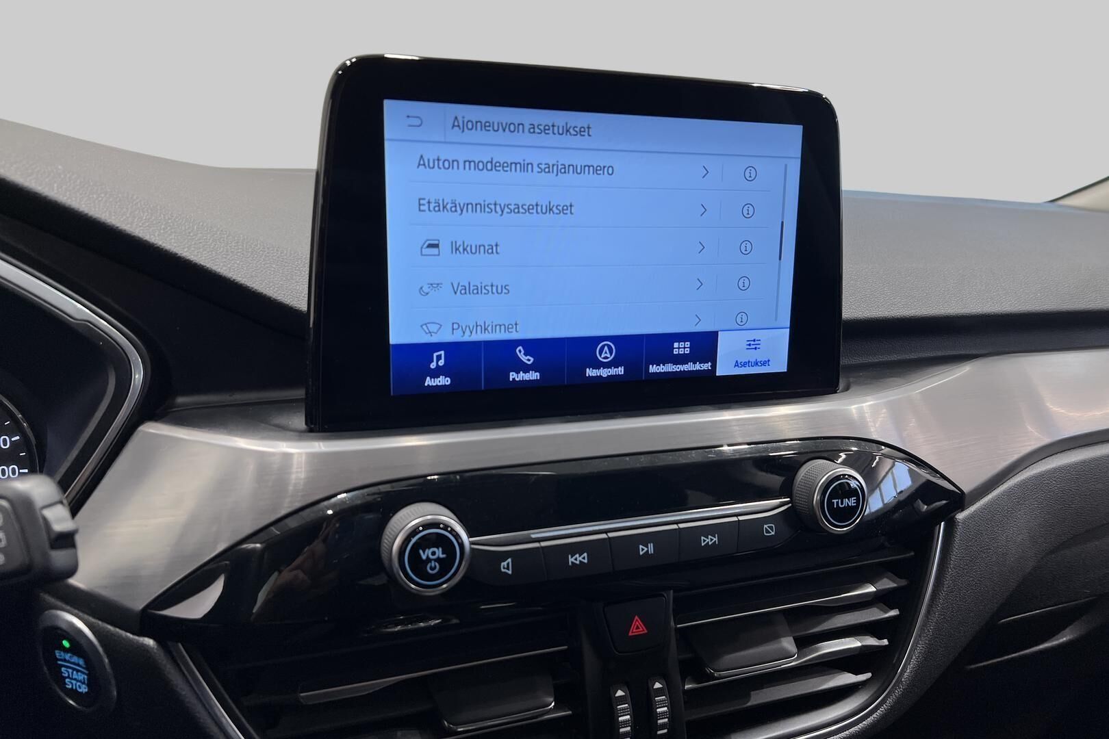 Ford Kuga iso kuva 17