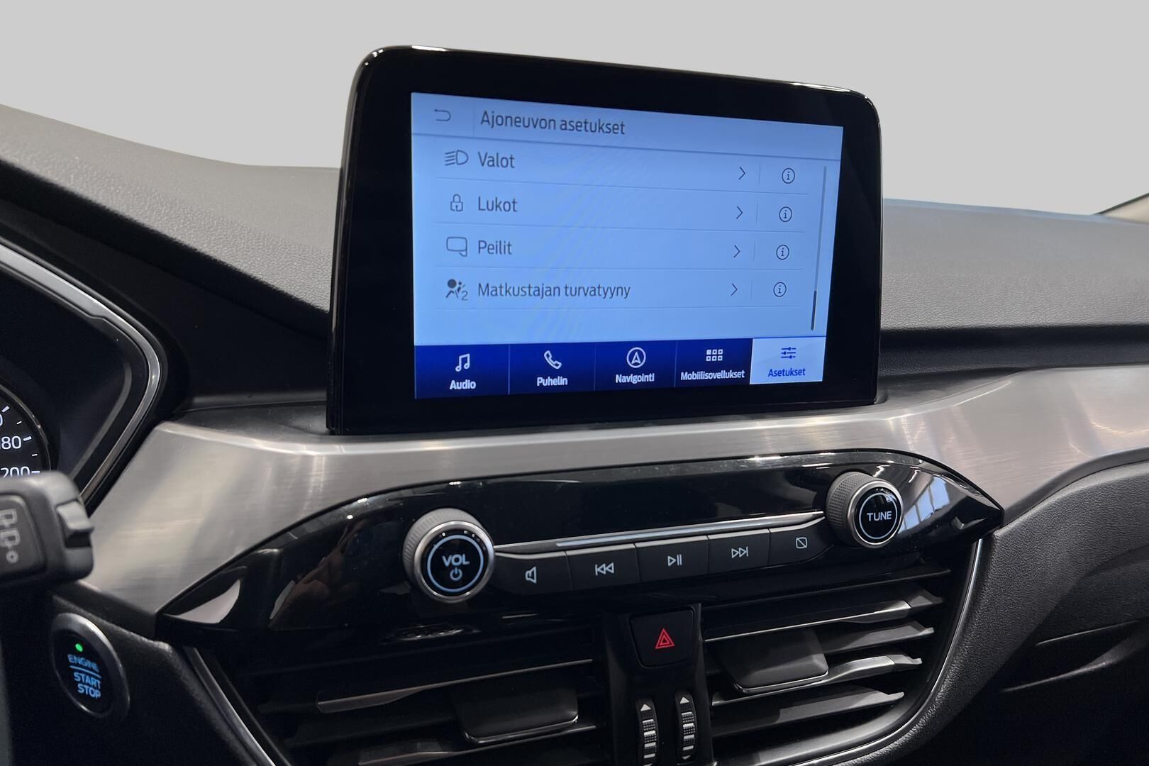 Ford Kuga iso kuva 18
