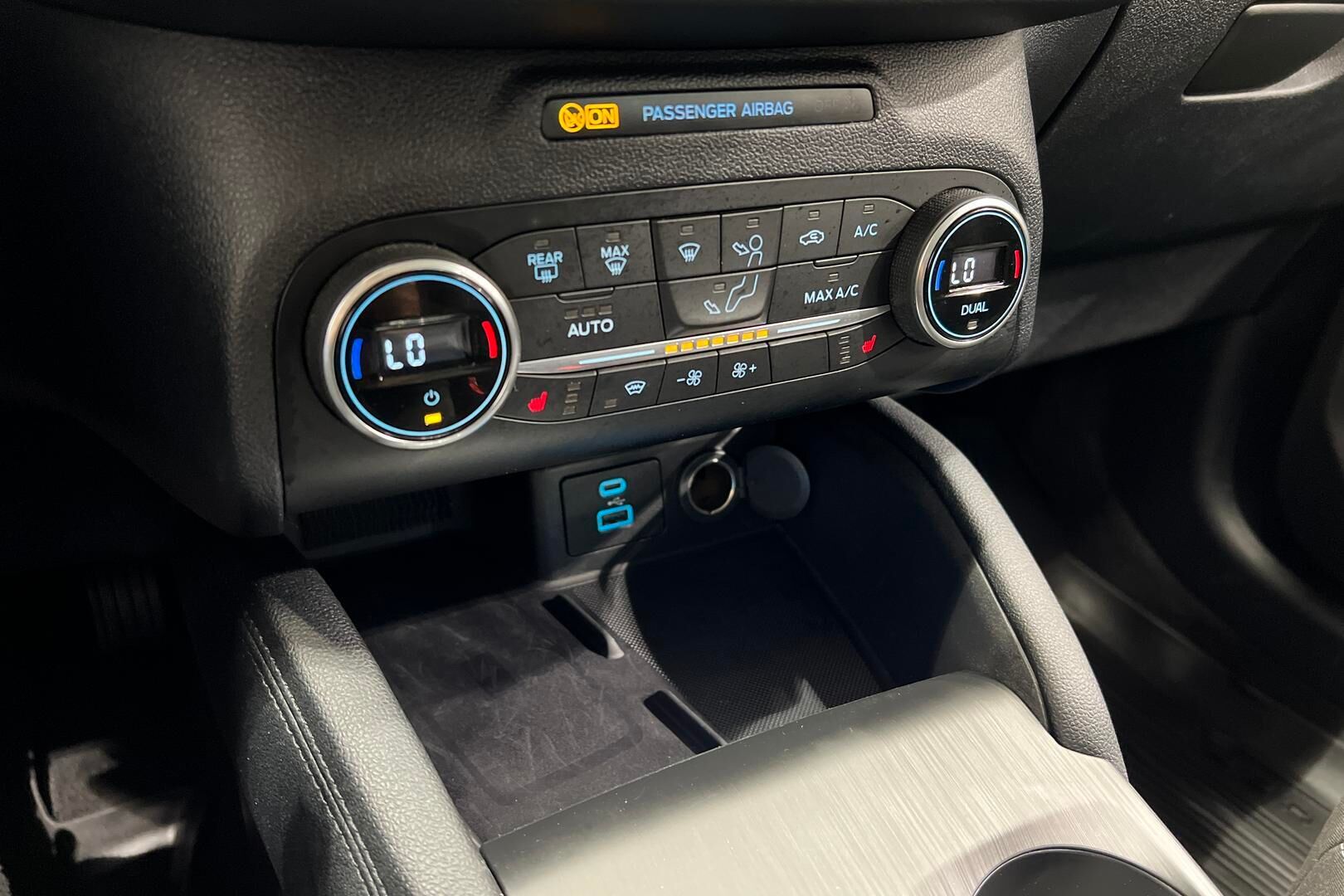 Ford Kuga iso kuva 19