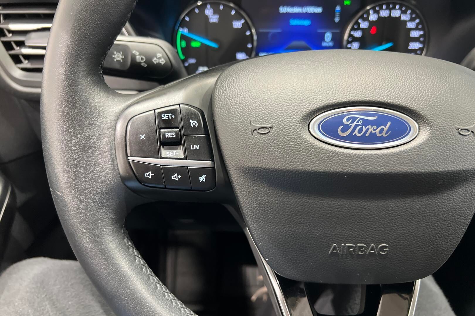 Ford Kuga iso kuva 24