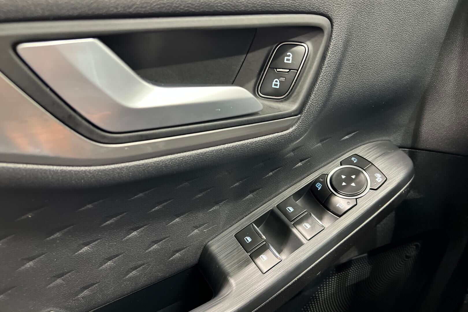 Ford Kuga iso kuva 26