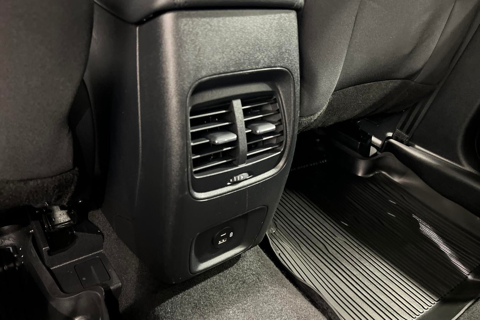 Ford Kuga iso kuva 28