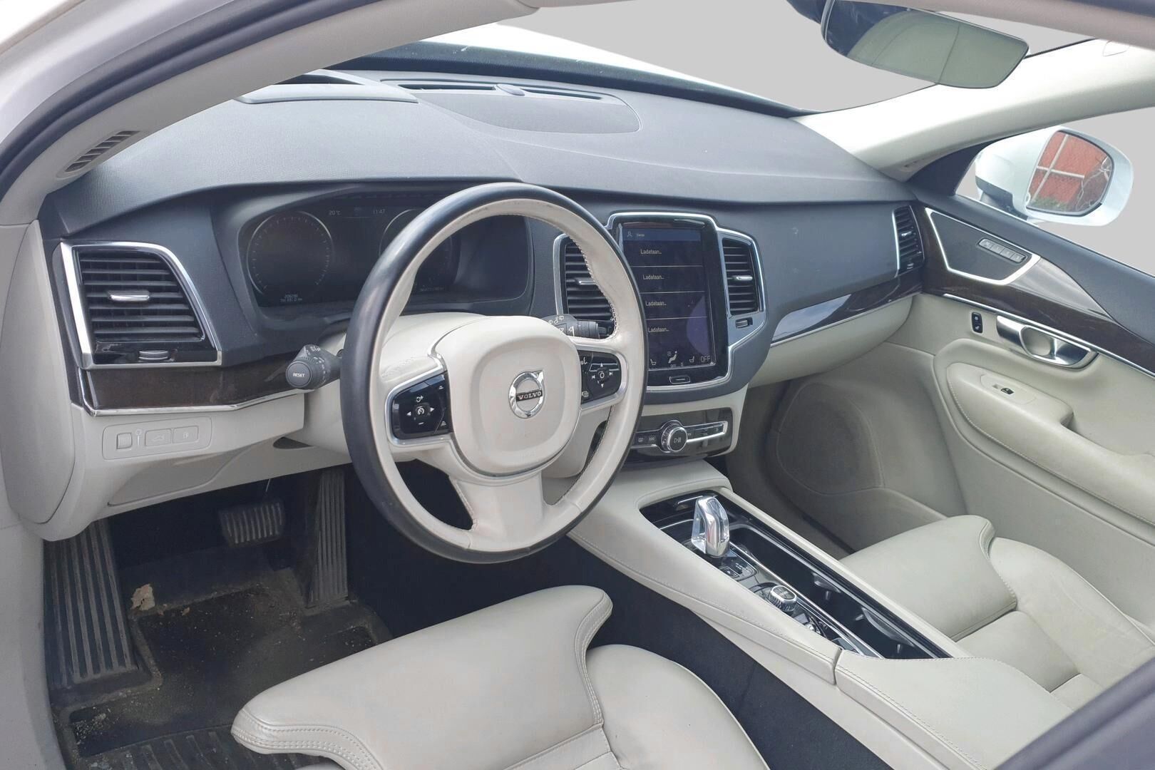 Volvo XC90 iso kuva 2