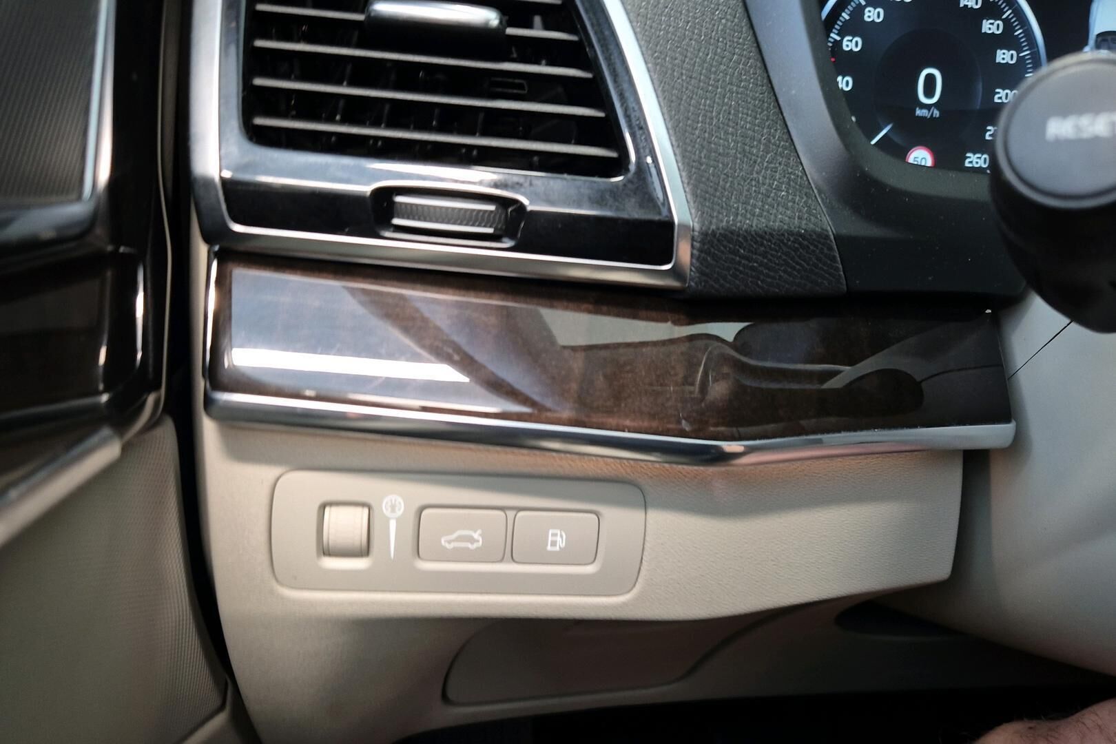 Volvo XC90 iso kuva 13