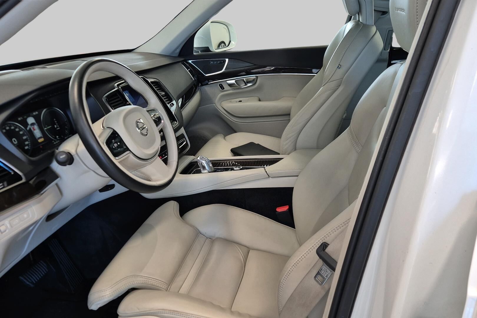 Volvo XC90 iso kuva 19