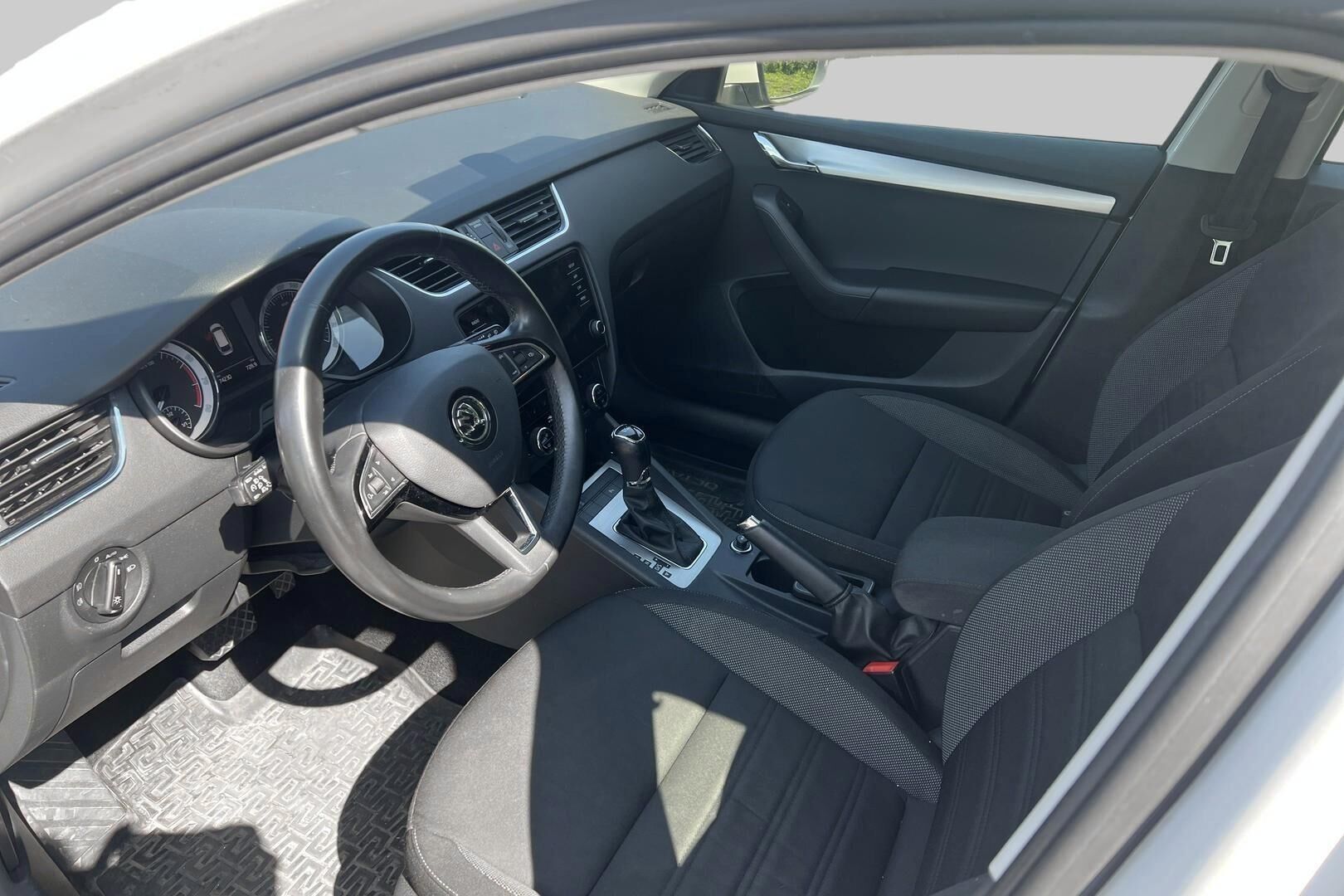 Skoda Octavia iso kuva 2