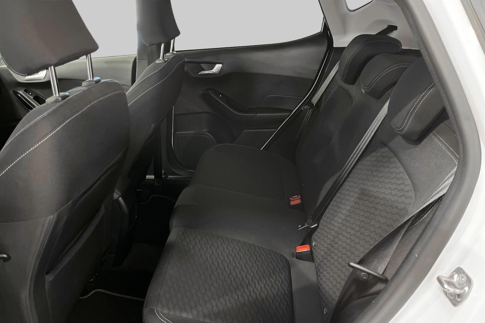 Ford Fiesta iso kuva 10