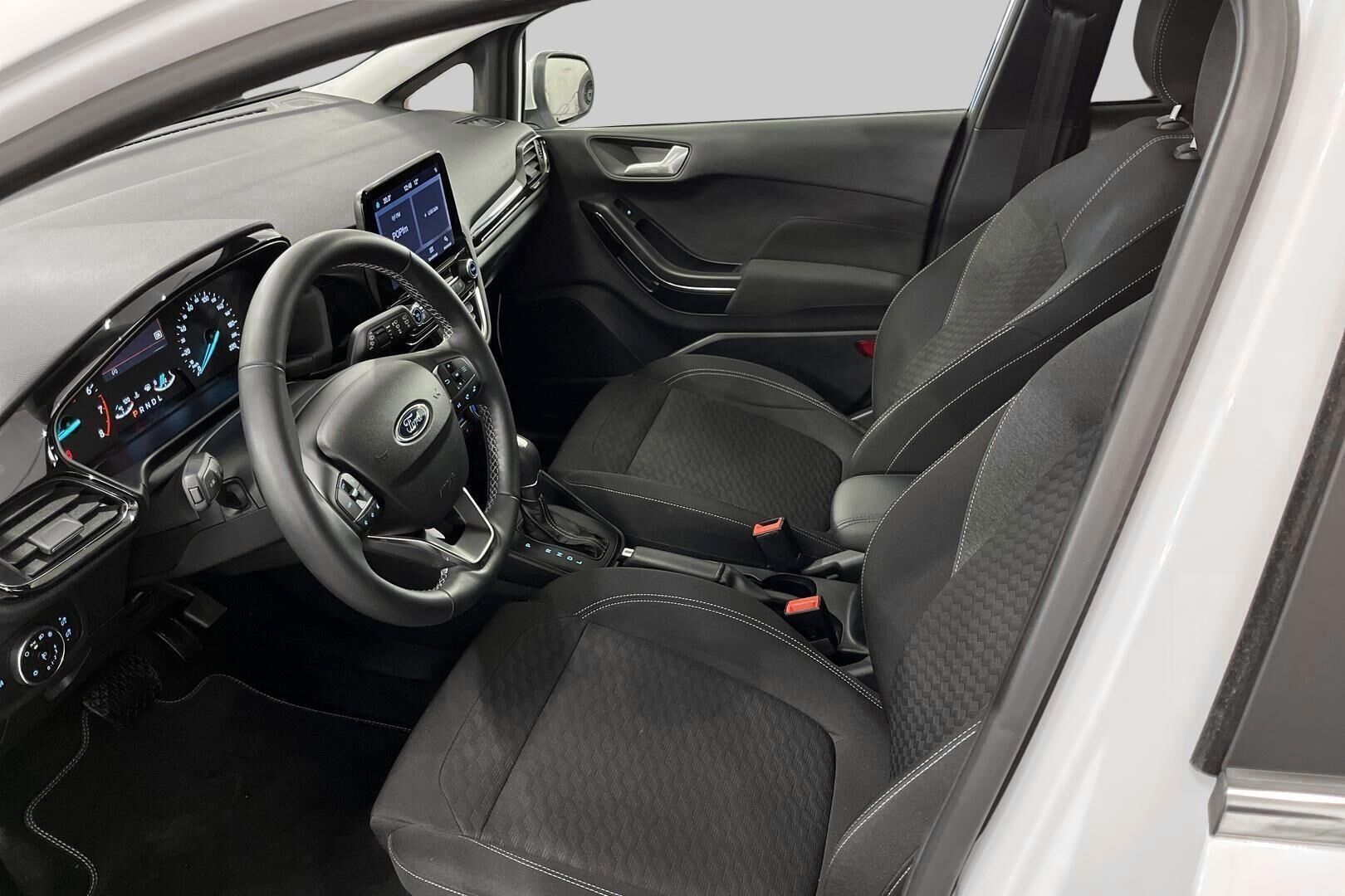 Ford Fiesta iso kuva 9