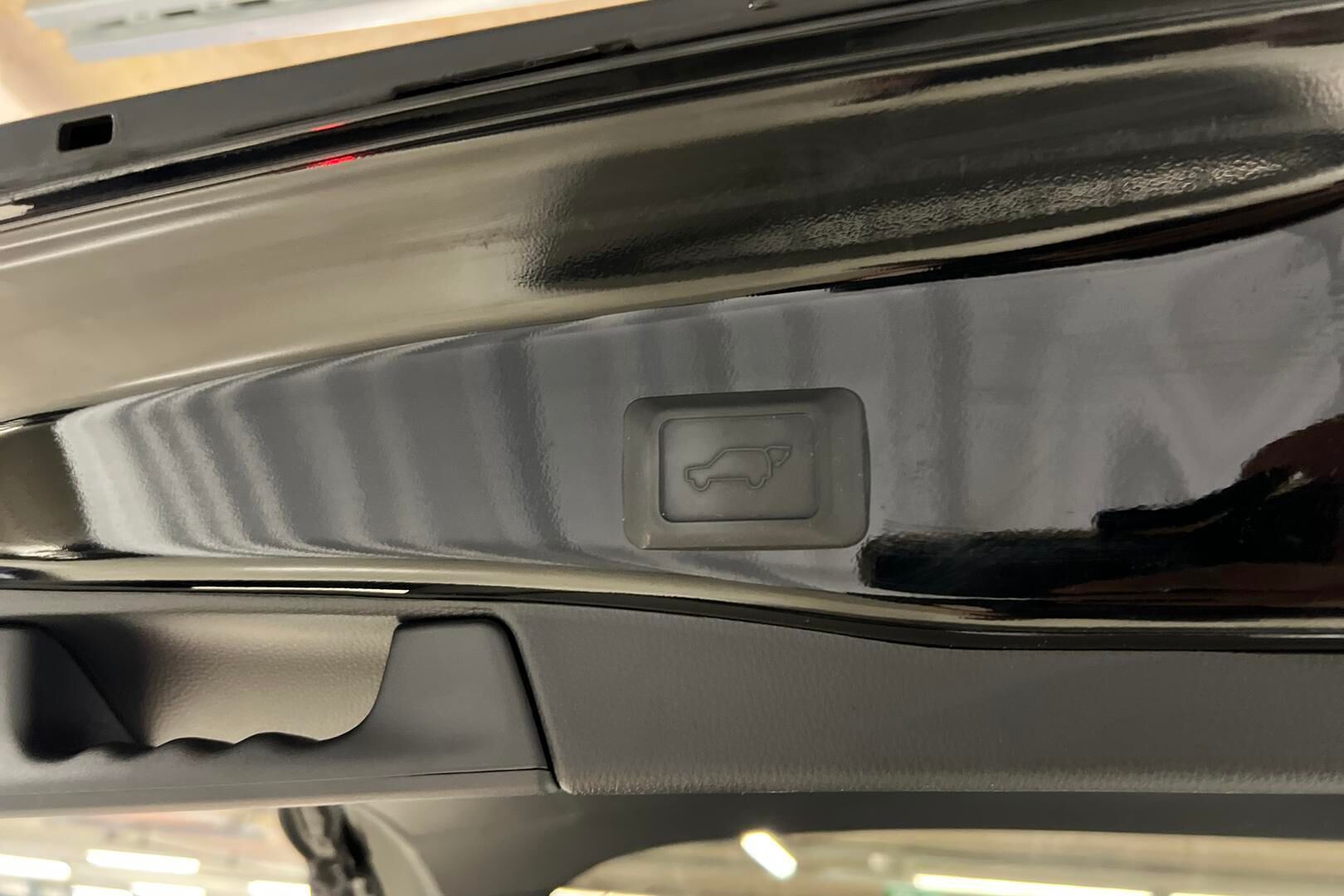 Toyota RAV4 iso kuva 15