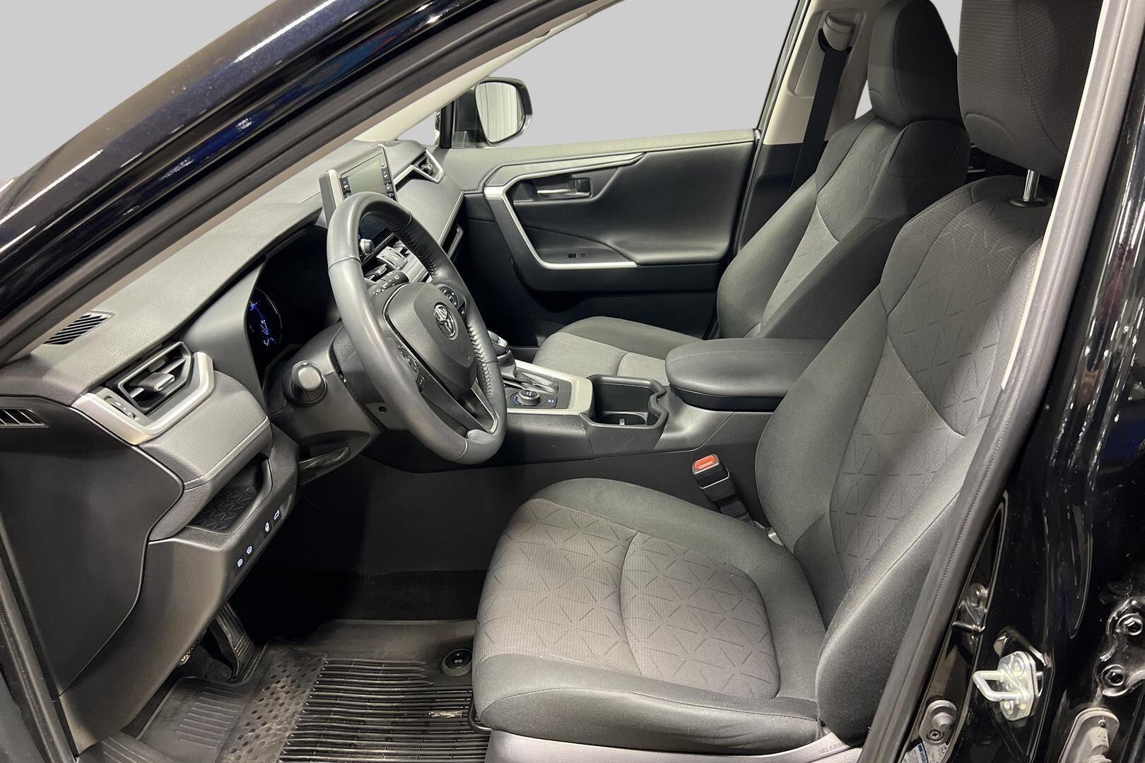 Toyota RAV4 iso kuva 7