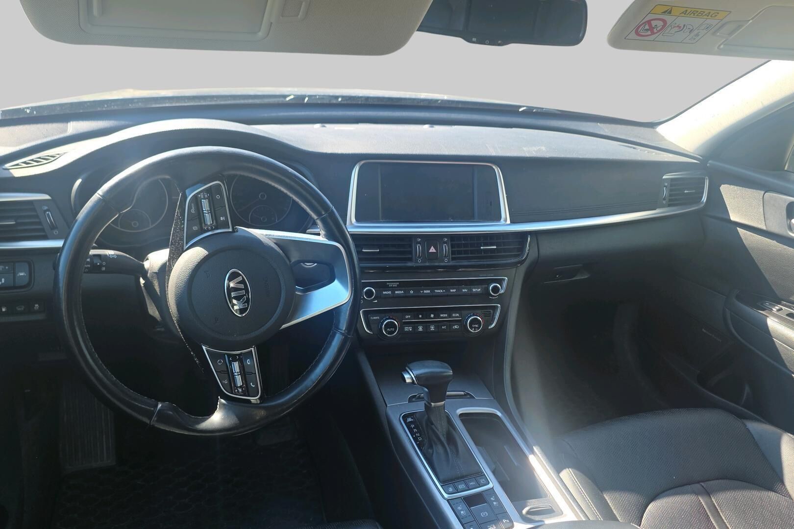 Kia Optima iso kuva 2