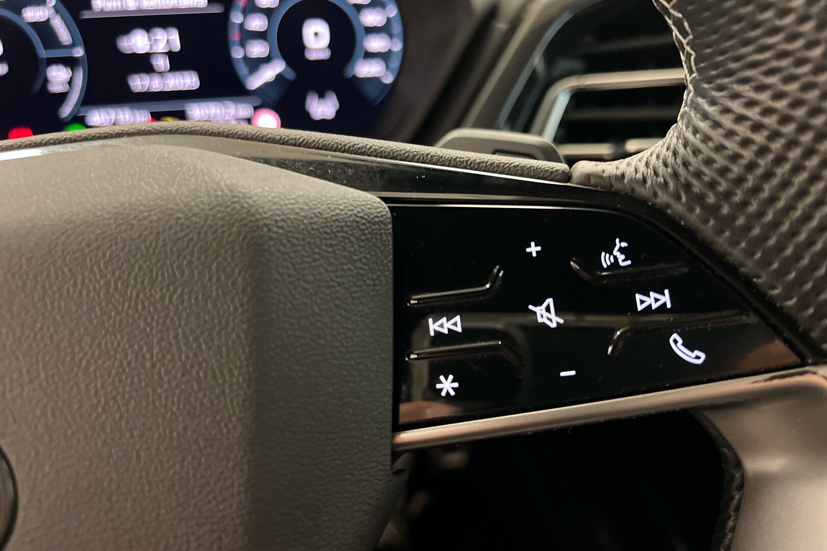 Audi Q4 e-tron iso kuva 18