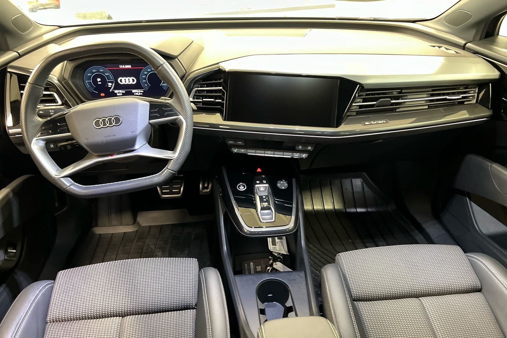 Audi Q4 e-tron iso kuva 8