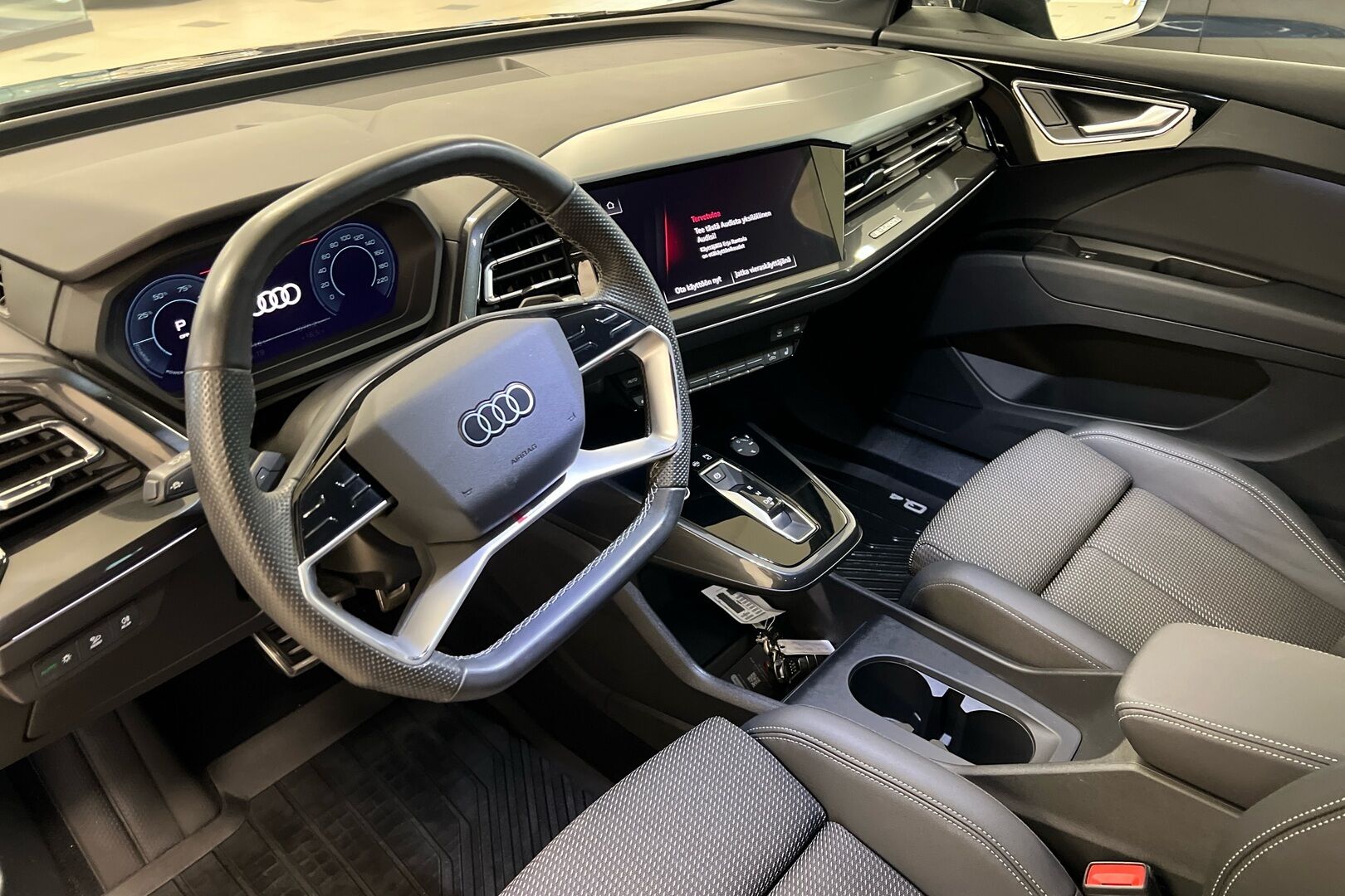 Audi Q4 e-tron iso kuva 13