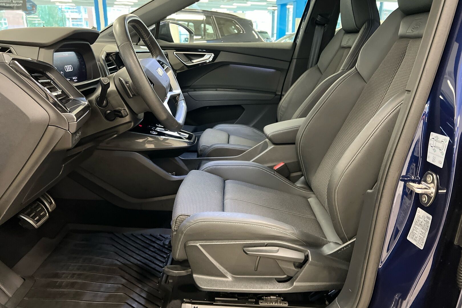 Audi Q4 e-tron iso kuva 14