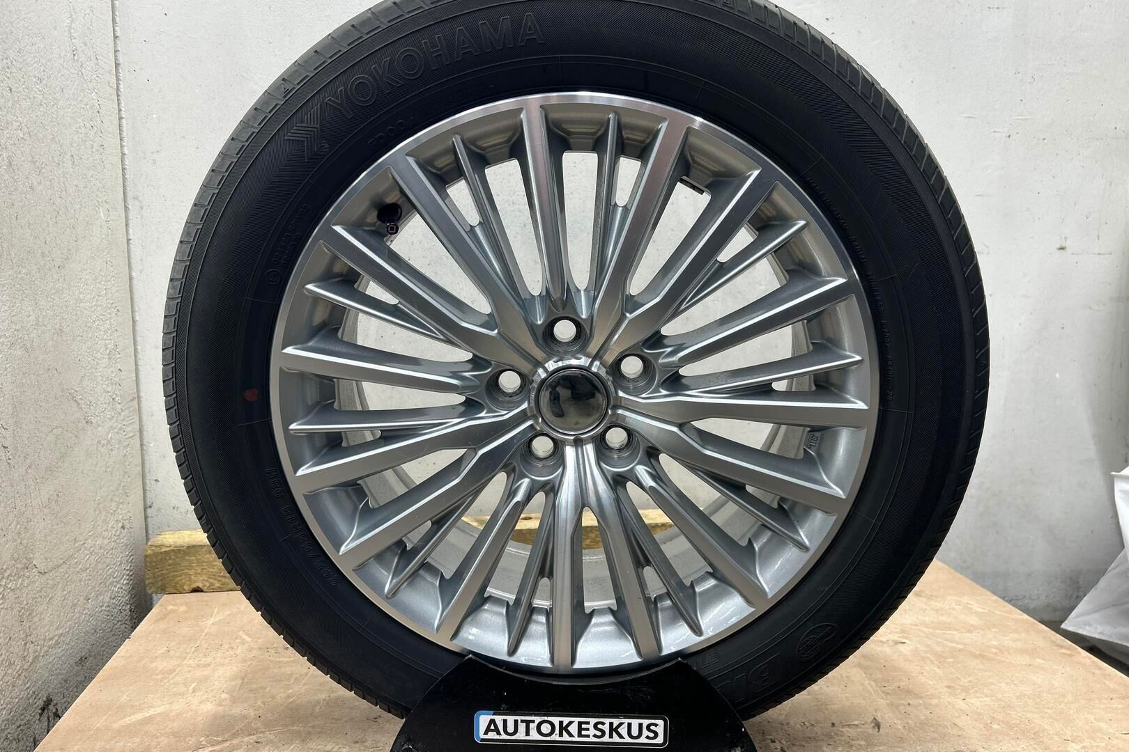 Mitsubishi Outlander PHEV iso kuva 11