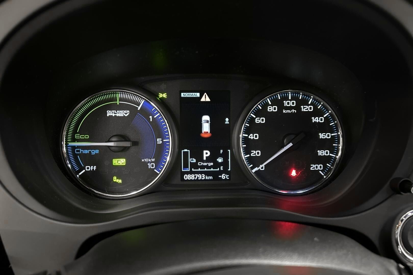 Mitsubishi Outlander PHEV iso kuva 12