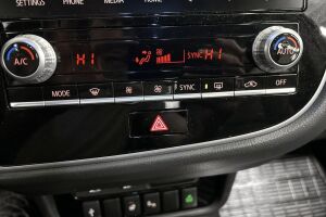 Mitsubishi Outlander PHEV esikatselu 15