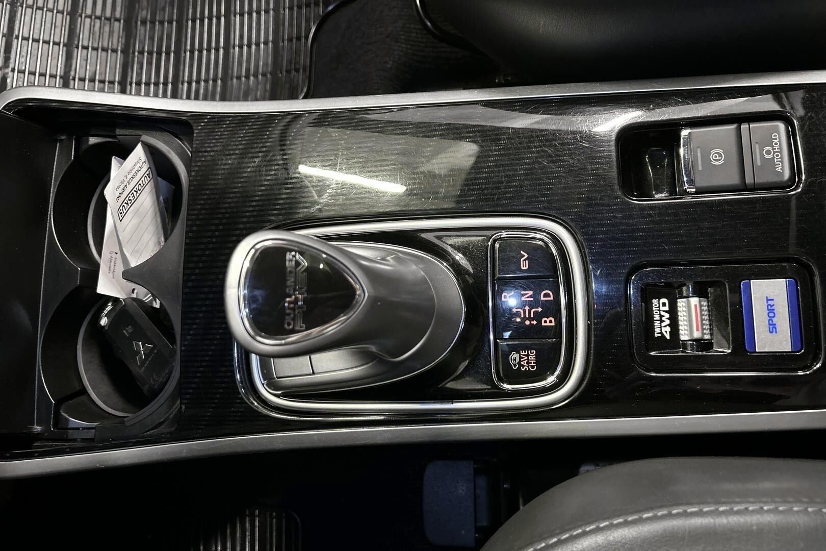 Mitsubishi Outlander PHEV iso kuva 16
