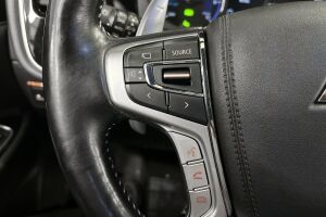 Mitsubishi Outlander PHEV esikatselu 20