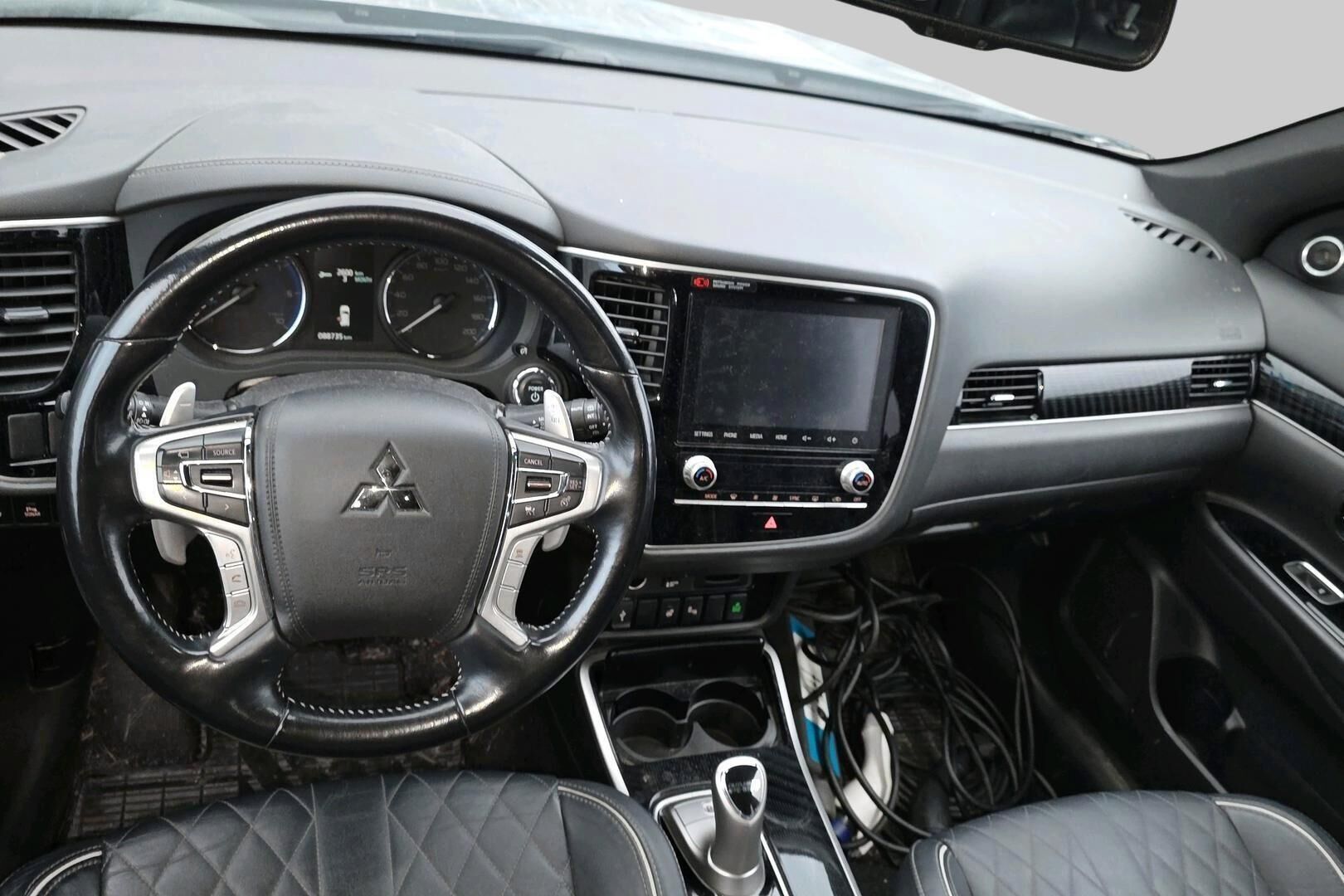 Mitsubishi Outlander PHEV iso kuva 2