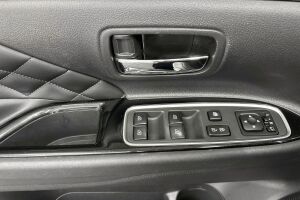 Mitsubishi Outlander PHEV esikatselu 18