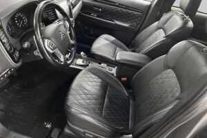 Mitsubishi Outlander PHEV esikatselu 8