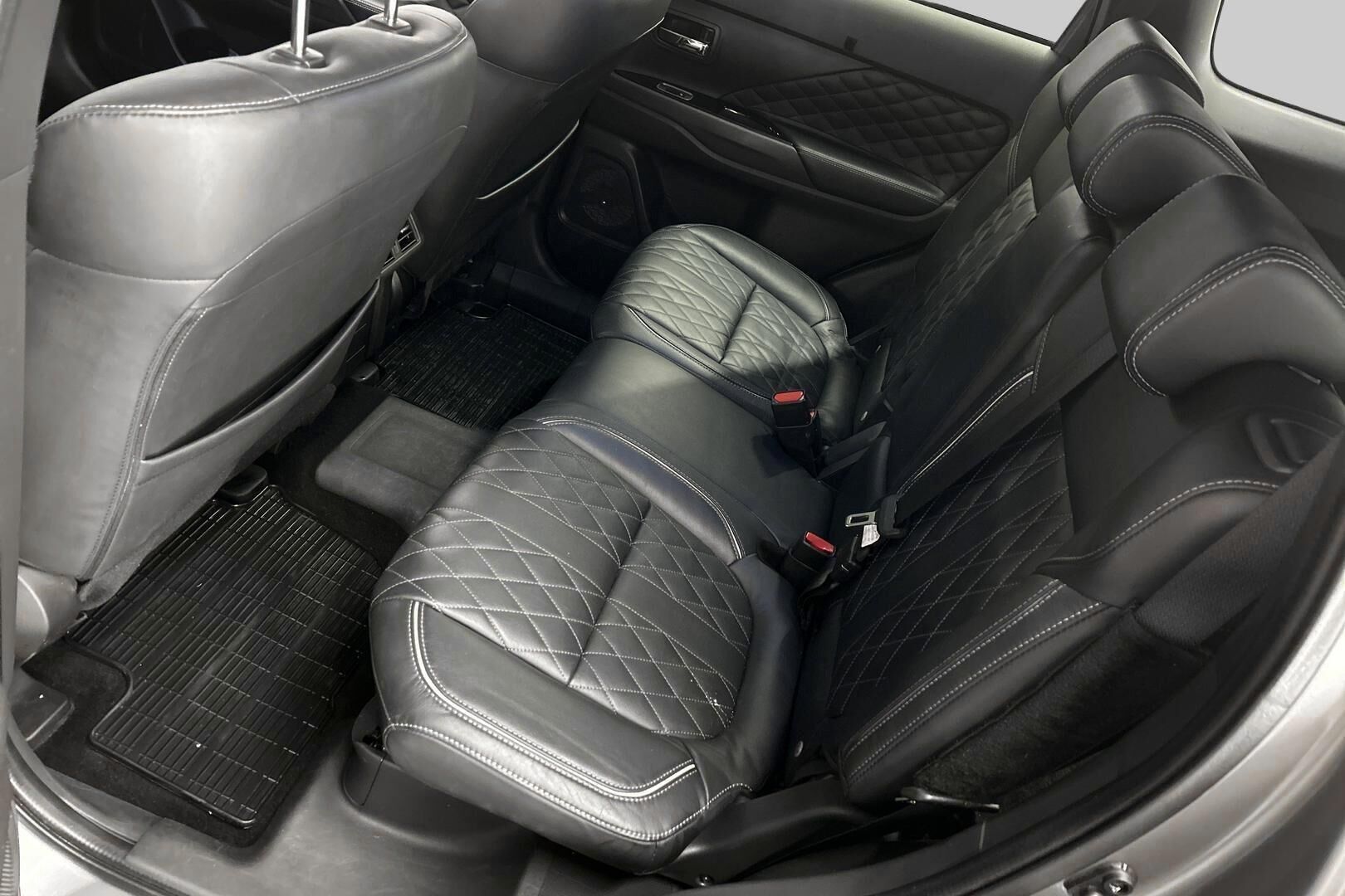 Mitsubishi Outlander PHEV iso kuva 19