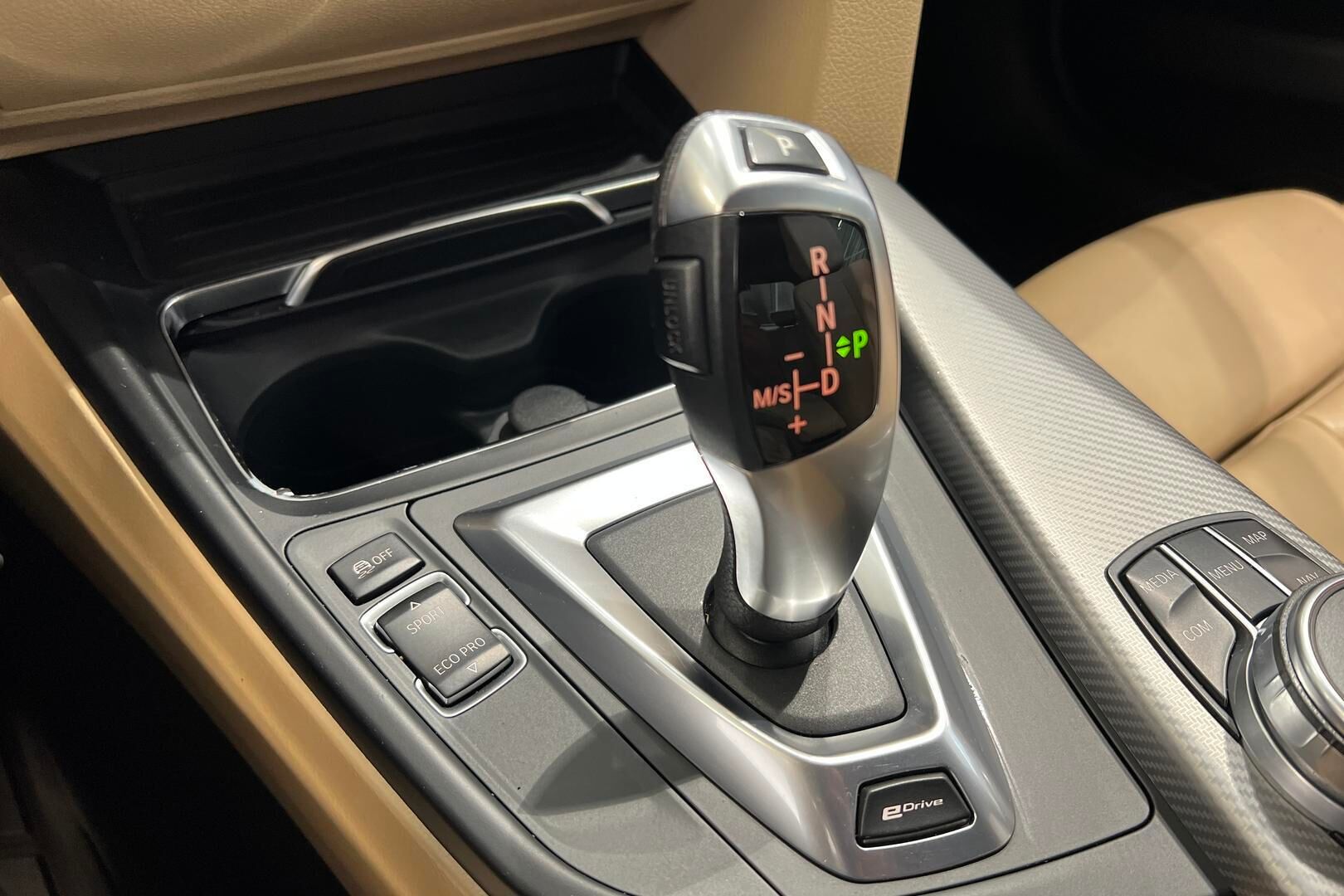 BMW 3-SARJA iso kuva 16