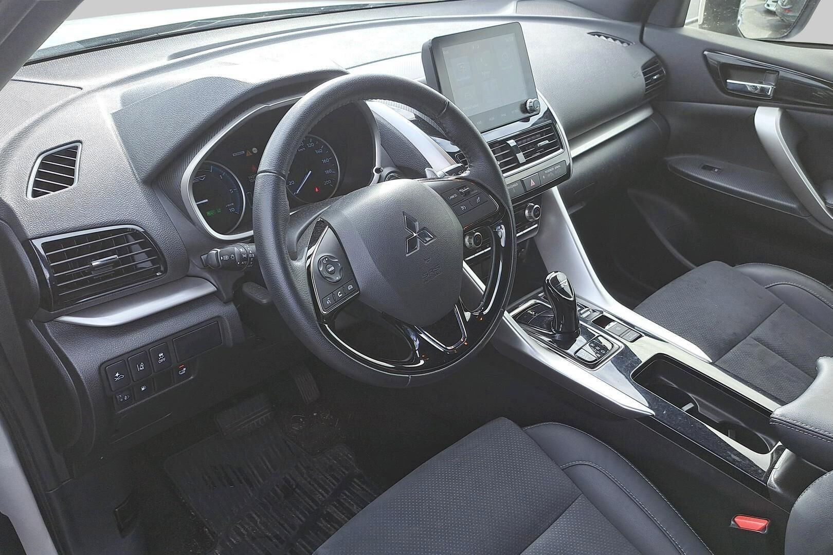 Mitsubishi Eclipse Cross iso kuva 2