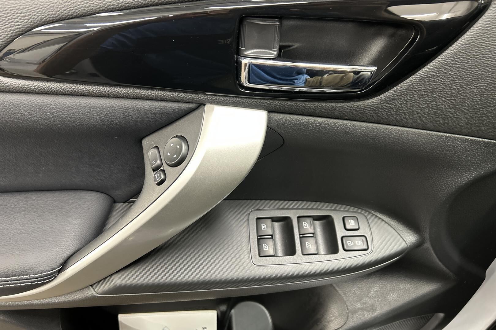 Mitsubishi Eclipse Cross iso kuva 23